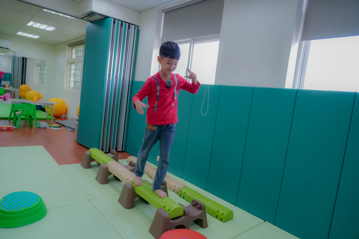 【至善基金會】編織幸福搖籃 Smart Room ,讓孩子透過平衡木,提供前庭覺刺激