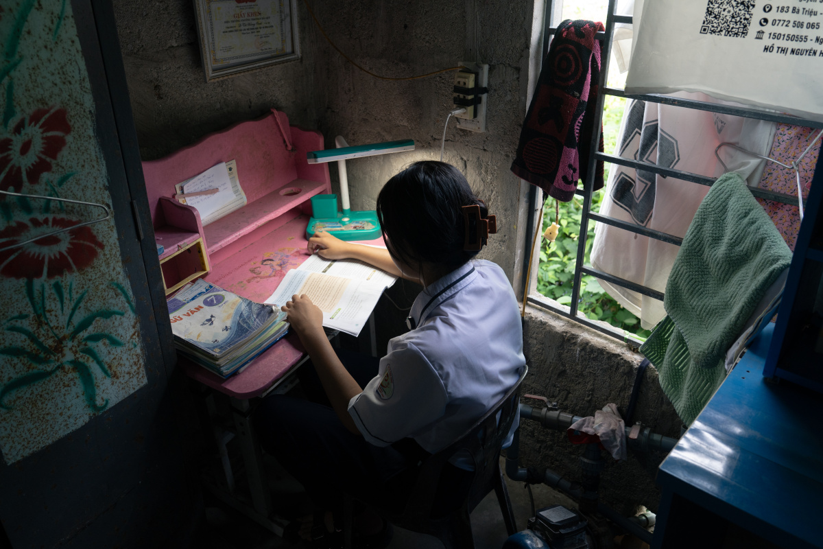 ｜困苦的黃鶯仍苦讀奮發向上，相信她的未來如他所願