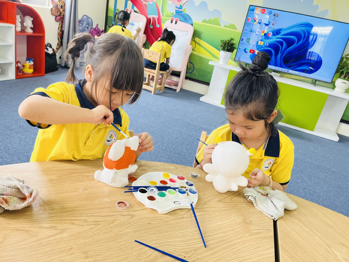 【至善基金會】越南工作站服務的孩童在至善設立幼 兒玩具圖書館玩耍