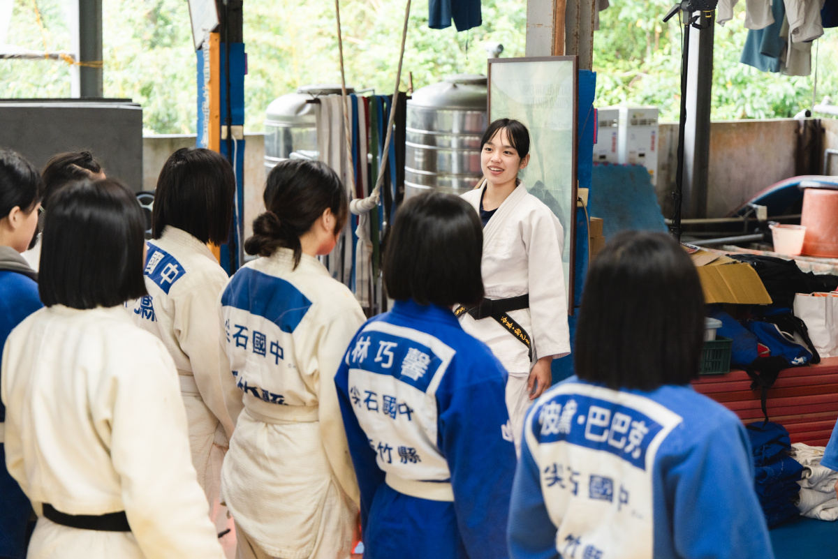 【至善基金會 | 110期會訊】原住民助學計畫陪伴下的孩子谷慕.勒巴克,回到尖石國中陪伴學弟妹練習