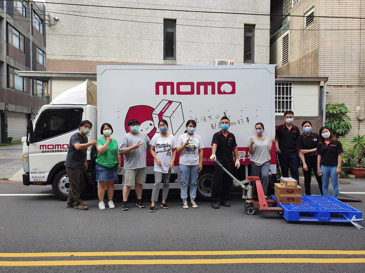 MOMO捐贈1500個物資關懷箱