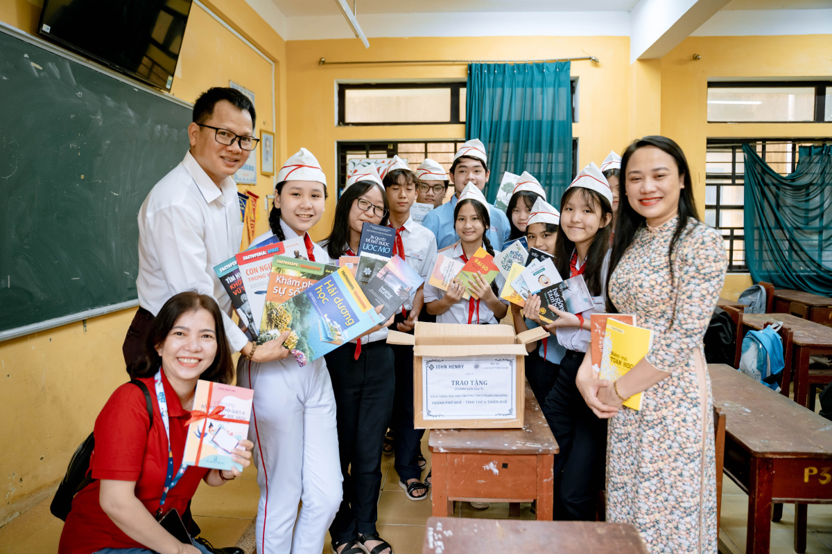 【至善基金會】越南工作站：蘭英(左一)主責閱讀計畫，將閱讀推廣到中越各偏鄉學校