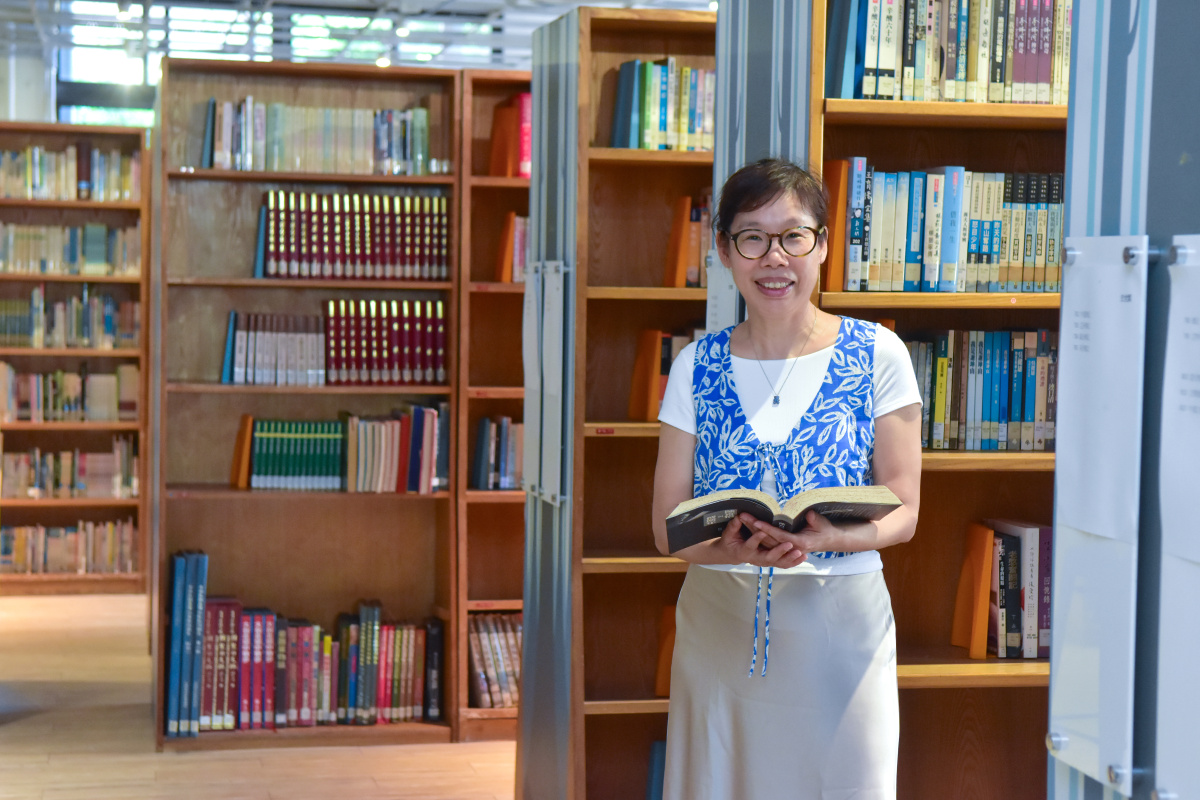 【至善基金會】第三屆族群友善獎得主之一，板橋高中黃惠貞老師積極讓學生掌握歷史脈絡，並認為這是瓦解刻板印象，也是降低言語霸凌的方法之一。