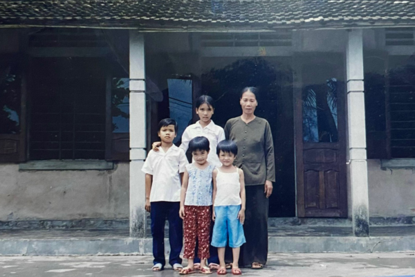 【至善基金會】越南助學個案：楊黃青竹的小時候家庭成員，像一朵向日葵追逐光的腳步