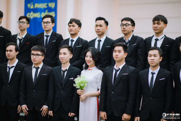 【至善基金會】越南助學個案：楊黃青竹，成為班上唯一的一朵花